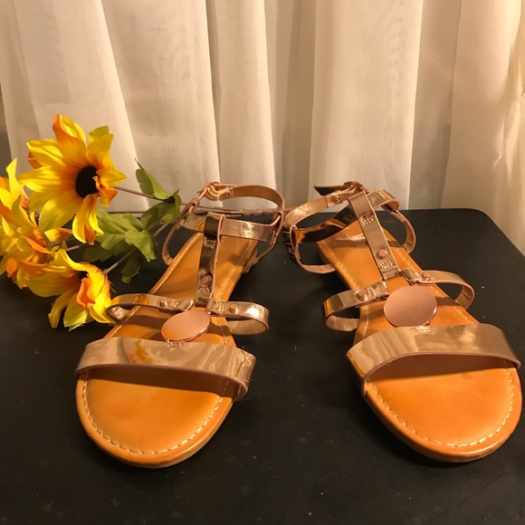 🌺 EUC Stylish Gold& bronze hue sandal🌺 - Picture 1 of 5
